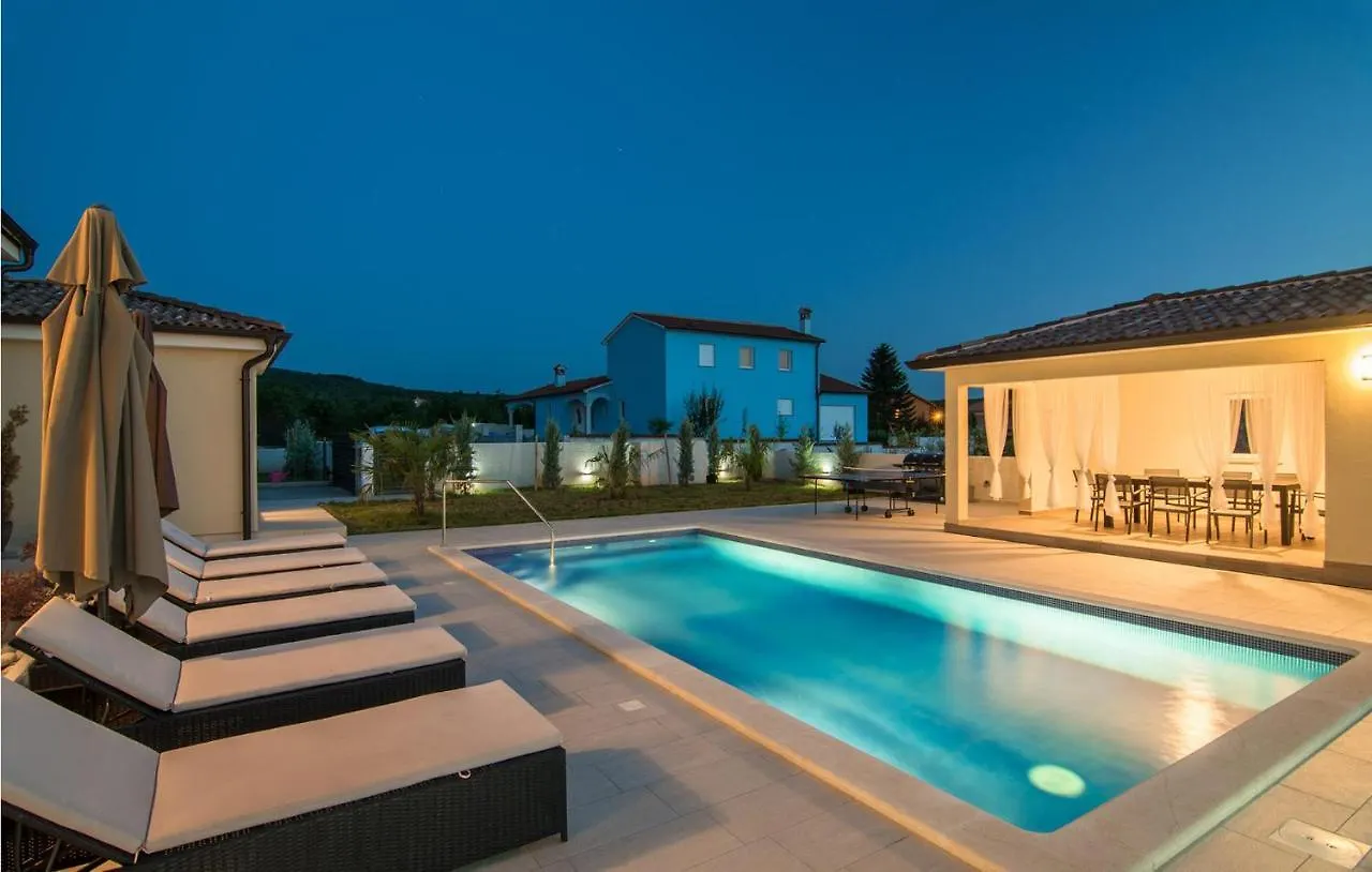 Awesome Home In Kapelica Raša