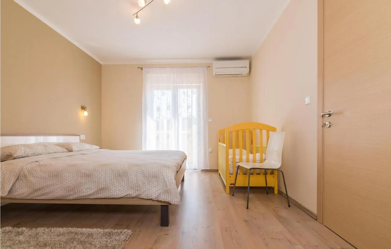 בית נופש Raša Awesome Home In Kapelica קרואטיה